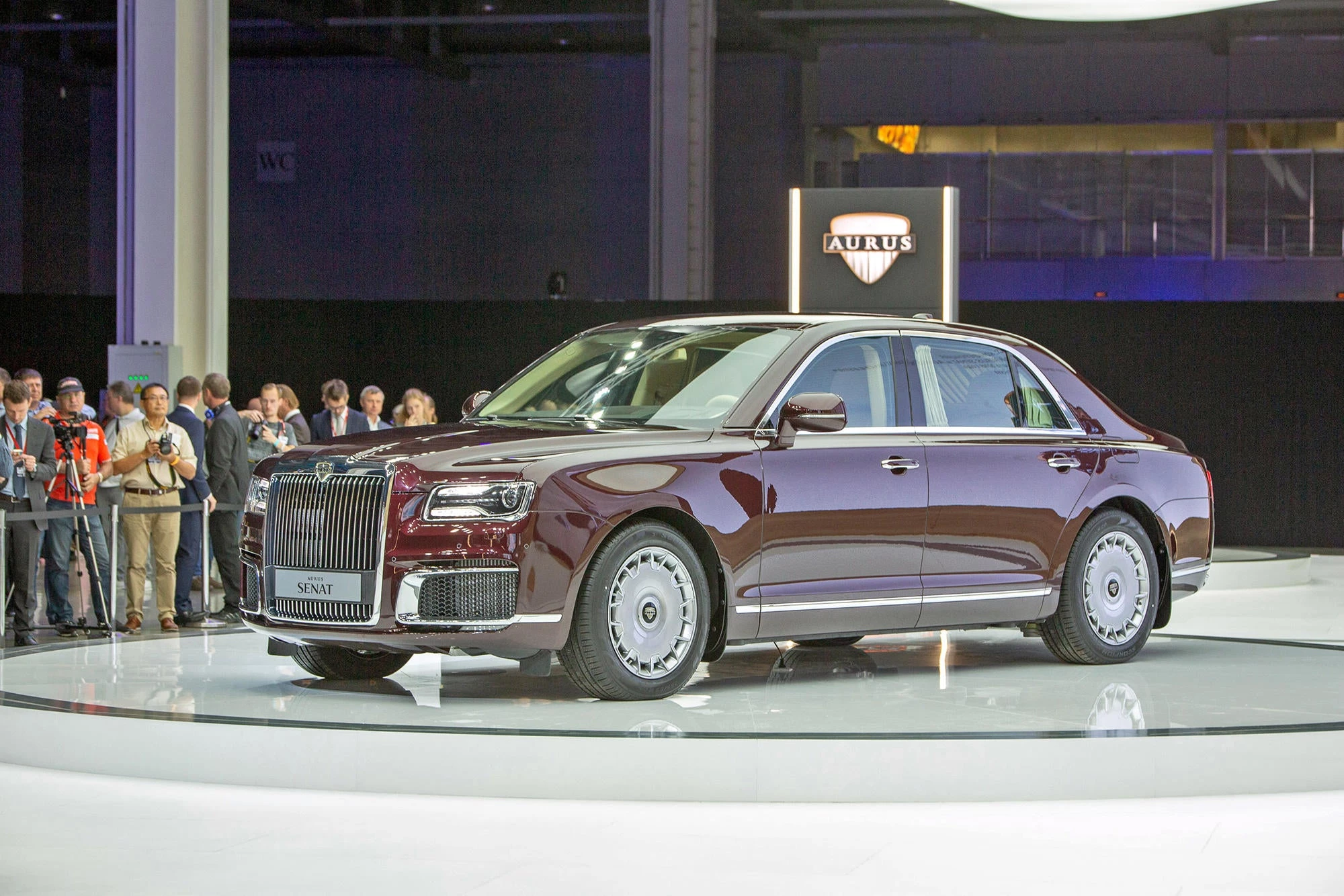 Σαλόνι Μόσχας 2018: Aurus Senat, η λιμουζίνα του B. Πούτιν αποκαλύπτεται επίσημα (εικόνες)